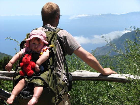 Noch werde ich, Trude, gut festgehalten. Der schöne Ausblick wurde mir jedoch verwehrt.