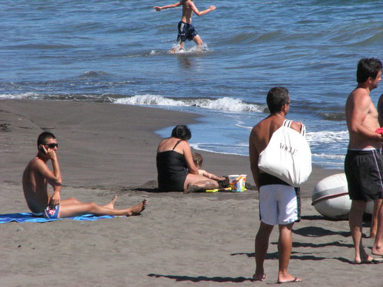 Sandbuddeln am Strand
