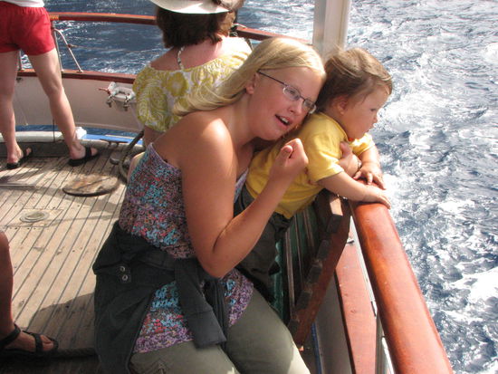 Mascha und Yara beim Wellenbeobachten