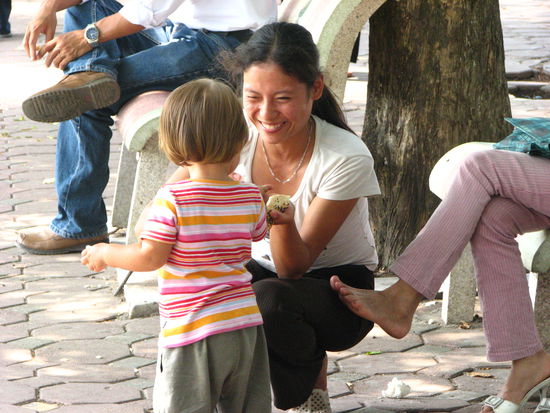 Klassische Begegnung zwischen Vietnamesen und Zwillingen.
