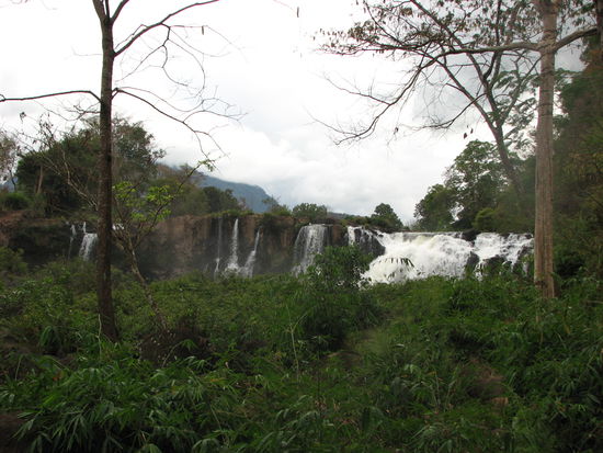 Tad Lo - 2. Wasserfall