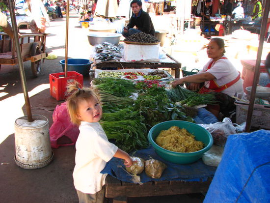 Lia auf dem Markt in Thakek