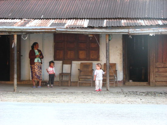 Yara allein in Phongsali.