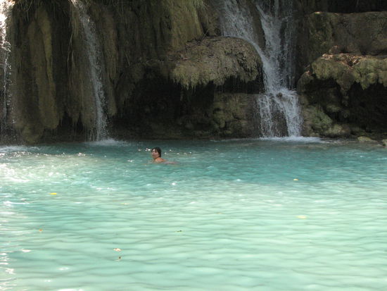 Badenixe am Wasserfall