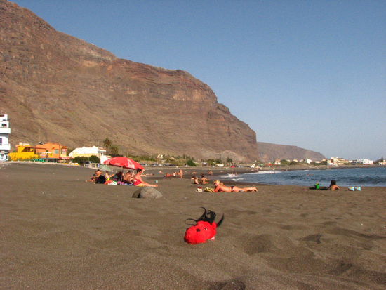 Mißglückter Versuch, mich am Strand zu vergraben.