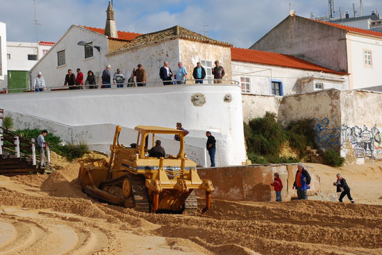 Baggerfahren am Strand,