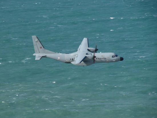 -Suche mit Flugzeugen nach eien vermisten  Fischer dessen Boot in der Nacht vor der Küste sank.