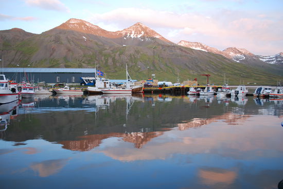 Blick auf den Fischerhafen von Siglufjördur