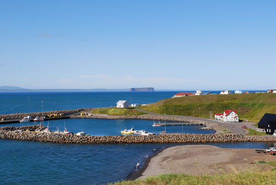 Blick auf den Hafen von Hofsos