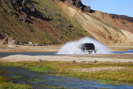 Pistenmonster beim Furten