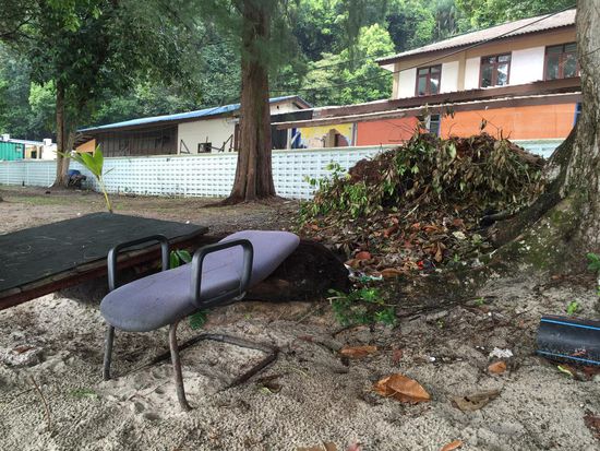 Schöner als das Molloch 
Auf der anderen Seite... ordinärer Strand...