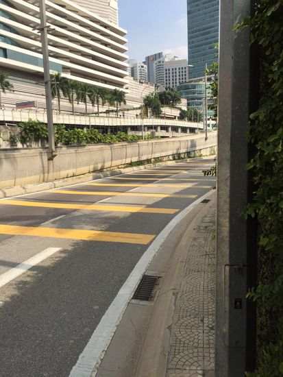 Und nein, die Straßen waren nicht evakuiert, habe nur scheinbar in genau dem Momenten fotografiert, in dem keiner vorbei fuhr