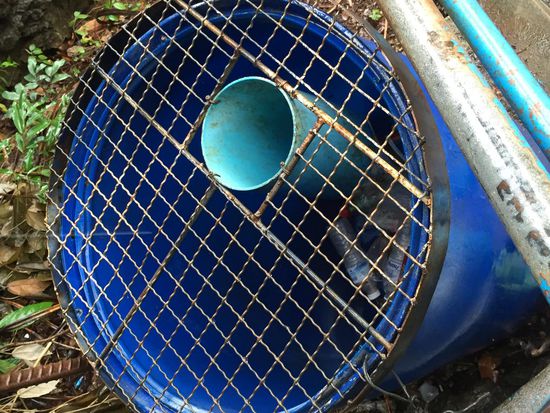 Mülleimervorrichtung zum Affenschutz