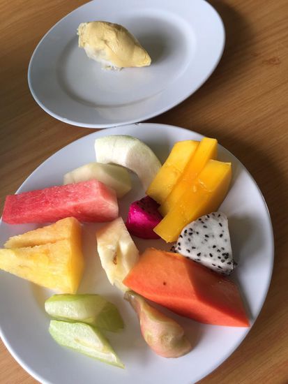 Oben: ein Stück der berühmt-berüchtigten Durian