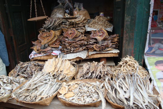 Getrockneter Fisch - an jeder Straßenecke...