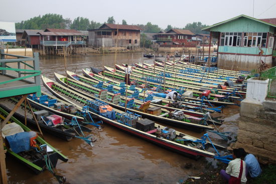 Mit einem dieser Boote ging es los