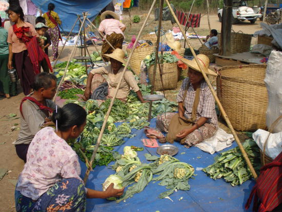 Markt in Khaung Daing