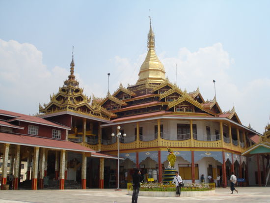 Phaung Daw U Pagode...