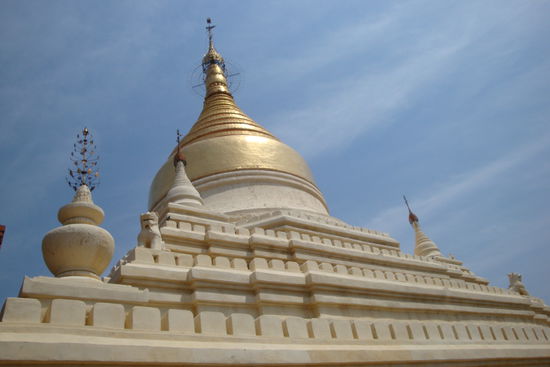 Auch in Bagan gibt's goldene Pagoden...