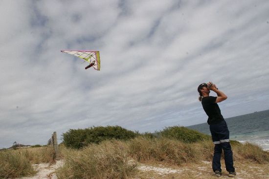 Paragleiter am Strand von Cotterslow