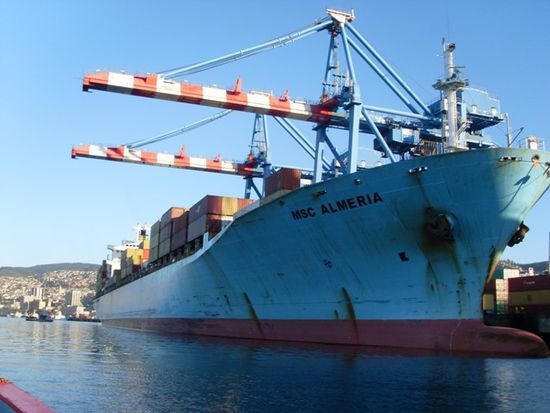 Riiiiiiiesen-Containerschiff aus London