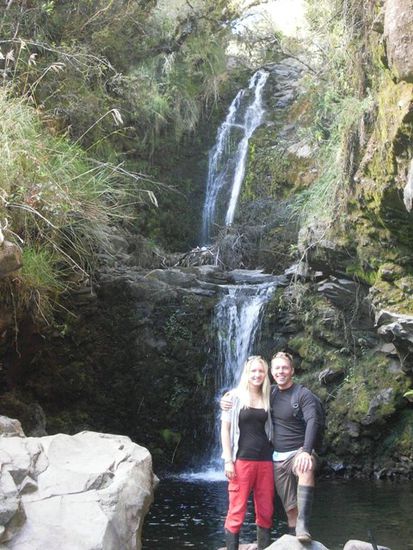 Gummistiefel-Wanderung im Flussbett