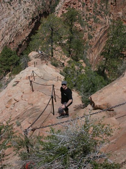 Es war noch viel steiler und dieser Abschnitt erlaubte mir mal ein Bild zu machen, da der "Weg" relativ breit war
