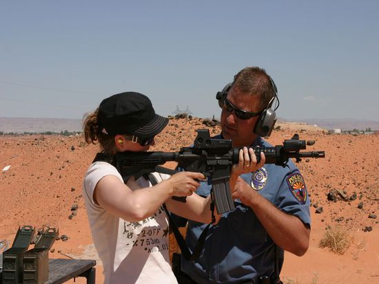 Isa mit einer Vollautomatik, aber die Pumpgun hatte noch mehr Wumms