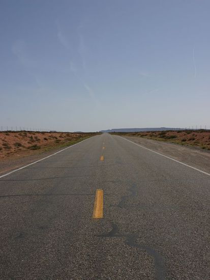 Eine der vielen geraden Straßen, aber nicht die dirt road