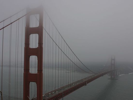Golden Gate Bridge im Nebel (und ja, die Bilder wurden am selben Tag aufgenommen, wie die weiter oben)