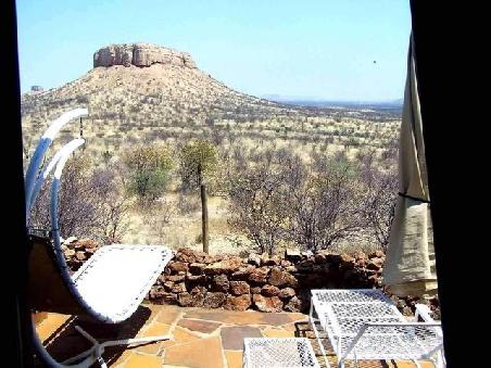 unsere Terasse und der weite Blick auf die Steppe