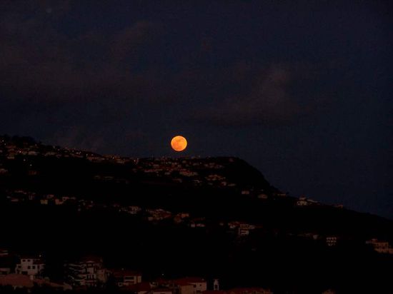 Mond über Calhetta