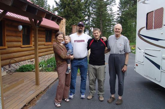 Abschied nehmen 
Meine Tante Luise, Julian, mein Cousin Gordon, ich und mein Onkel John