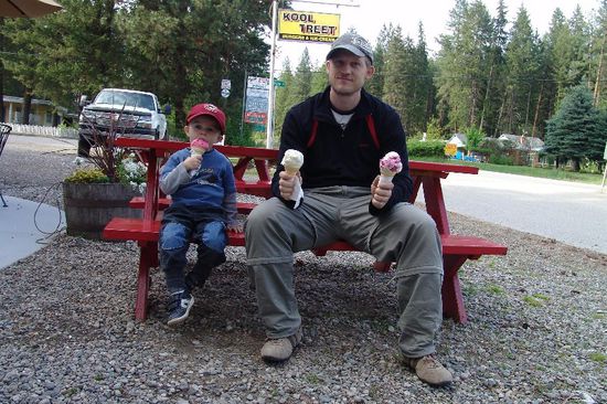 lecker Eis am Christina Lake