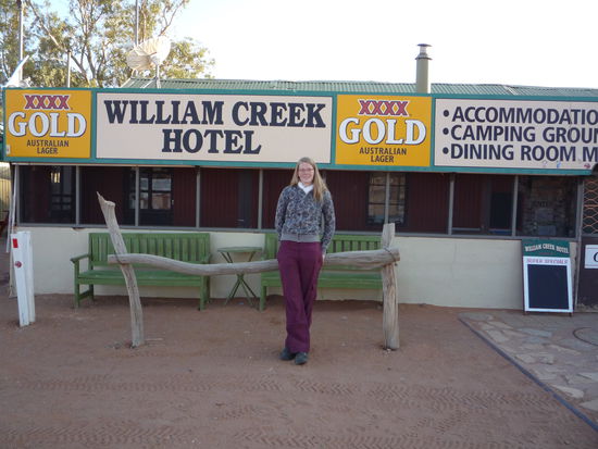vor dem Pub in Williams Creek