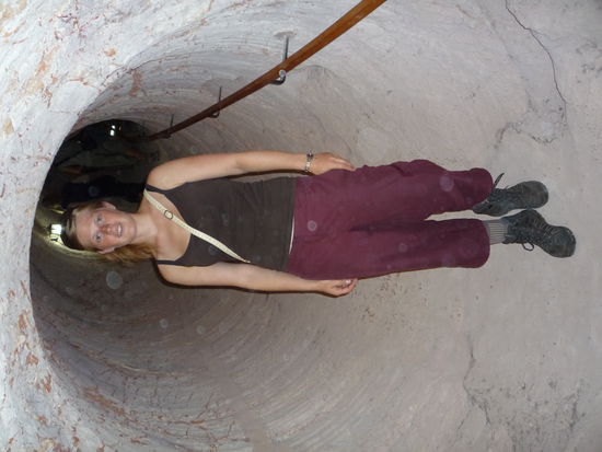 Im Schacht aus dem Opalmuseum nach oben