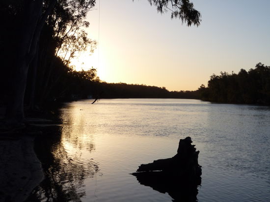 Blick auf den Fluss, den es am naechsten Morgen hochging!