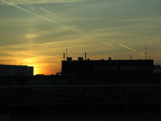 Sonnenuntergang am Airport Amsterdam
