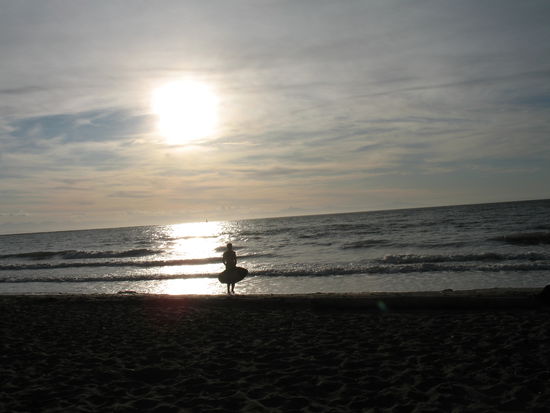 Es war sooooo kalt und trotzdem waren die Surfer unterwegs