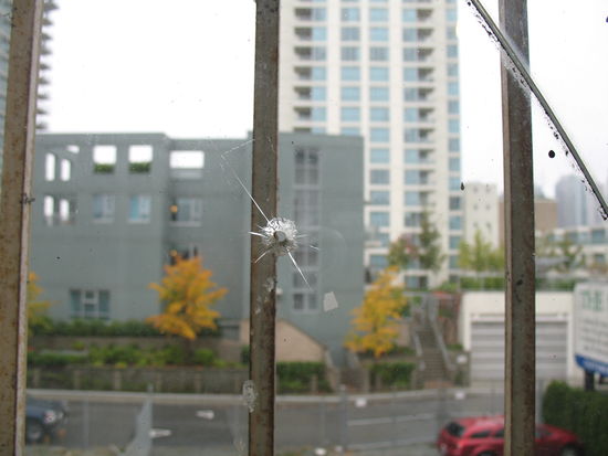 Einschussloch im Hostel