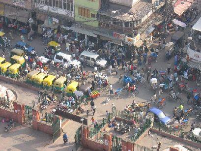 Typisches Verkehrschaos am Rande von Old Delhi "Jama Mashid"