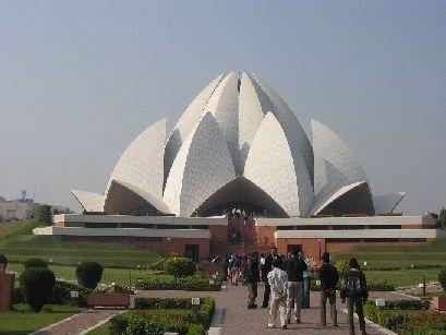 Lotus Temple der Baha´i Sekte. Die Formen erinnern mich schon ein wenig an die Oper von Sydney.