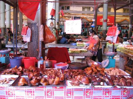 Auswahl an chinesischen Schweine delikatessen. Füsse und Schnauzen - yummi.