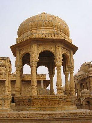 Pavallion. Ein schönes Beispiel der tollen Sandsteinarchitektur in Jaisalmer.