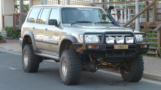 Tinas neuer Wagen (siehe Aufkleber - "Tina's Bitch")!!!