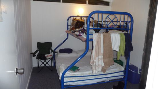 Das war unser Bett, Inklusive Schrank!