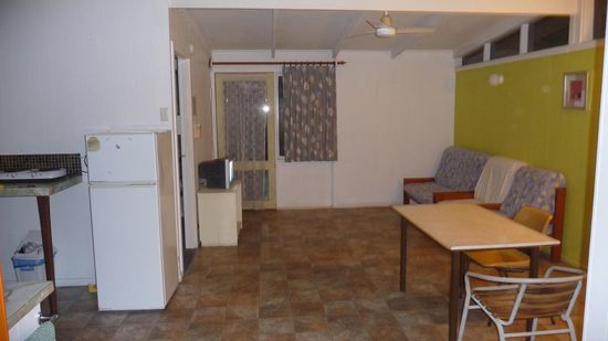 Aufenthaltsraum, Kueche und Durchgang fuer alle anderen!