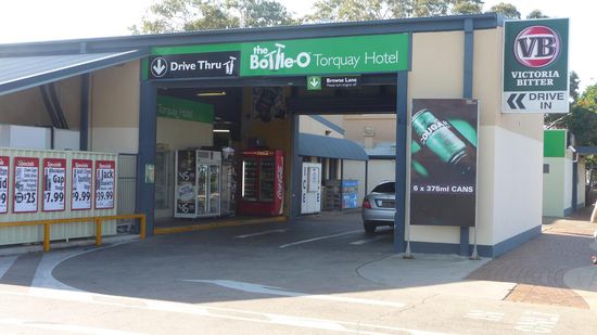 mal ganz nebenbei, hier gibt's nen Drive-In(Thru) um Alkohol zu kaufen...wenn's halt mal schnell gehen muss