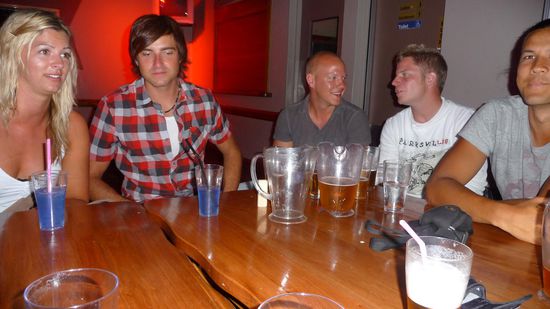 Abschiedsfeier von Johan (Schweden), der im Beaches Hostel gearbeitet hat...(dritter von Links)