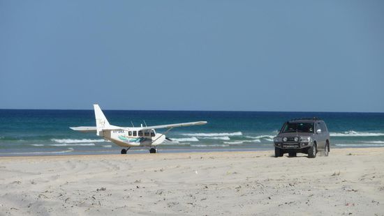 ...und häufig muss man sich die "Strasse" dann noch mit Flugzeugen teilen!
